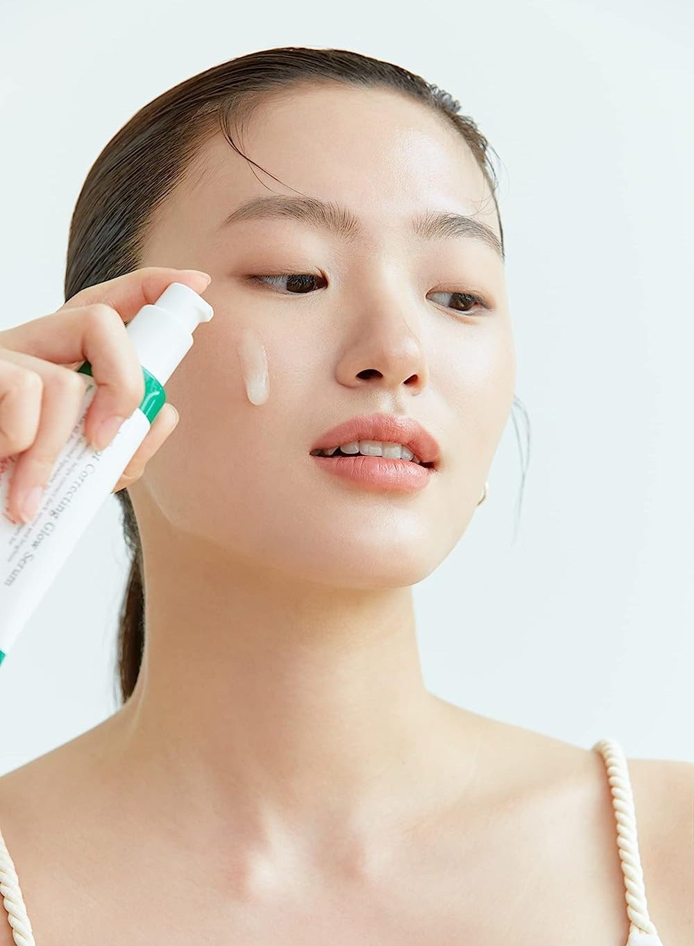 AXIS-Y Dark Spot Correcting Glow Serum 50ml texture and application