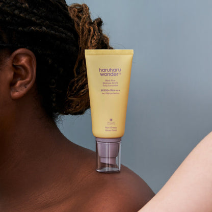 Haruharu Airyfit Sunscreen face application and product display