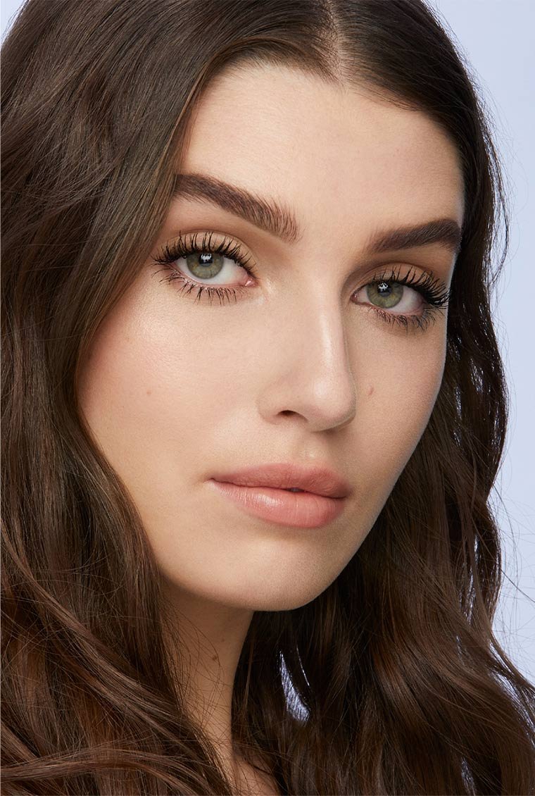 Maybelline Colossal Classic Black mascara eye look